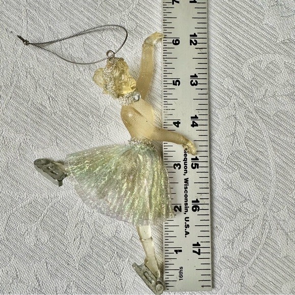 Set of 2 Vintage Ice Skating Girls Christmas Tree Ornaments - Picture 9 of 10